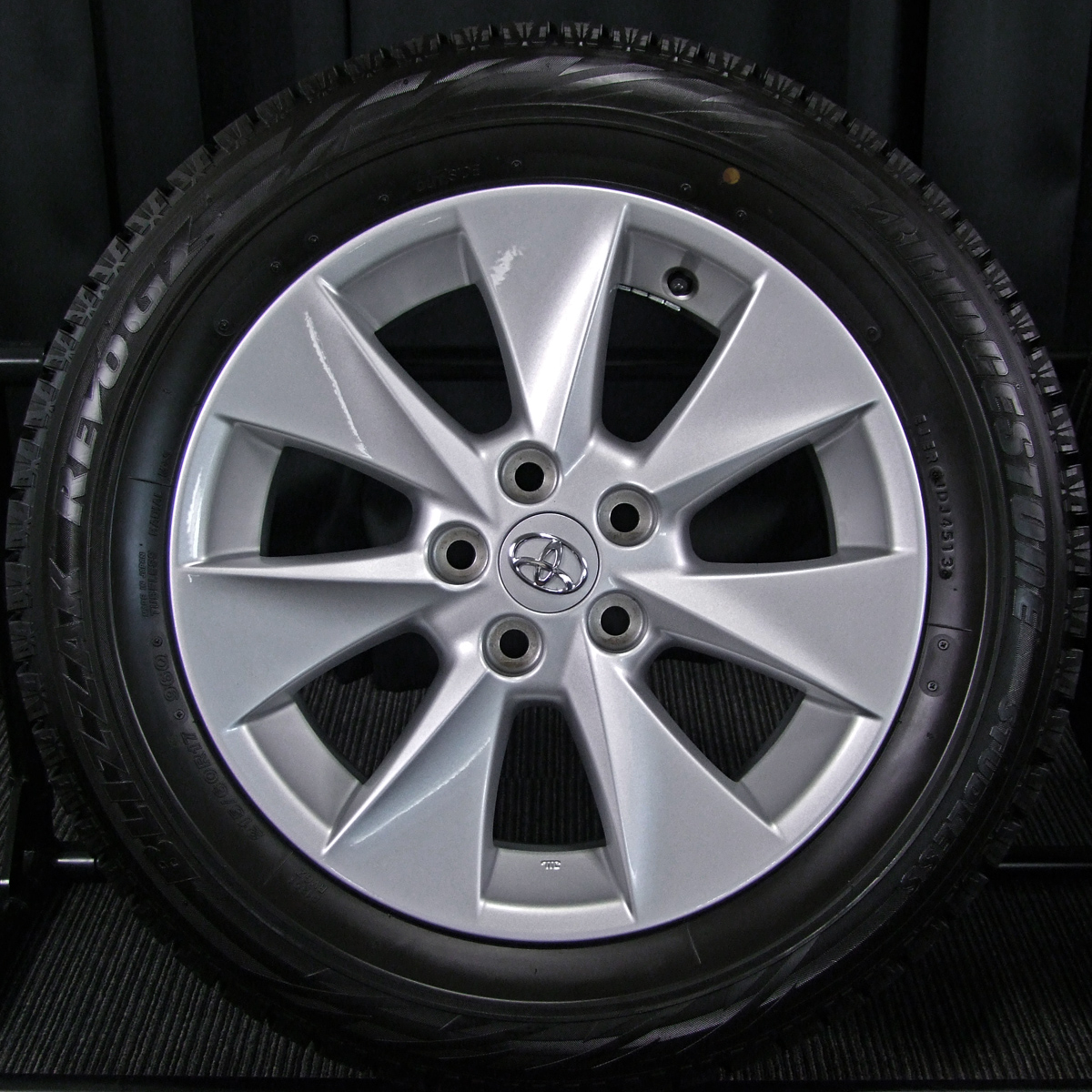 TOYOTA (トヨタ) ALPHARD (アルファード)・VELLFIRE (ヴェルファイア) 純正 17×7J(+33)PCD114.3-5H  シルバー BRIDGESTONE (ブリヂストン) BLIZZAK (ブリザック) REVO-GZ 215/60R17 中古 スタッドレス  タイヤホイール 4本 [17gaw022] | カートレード21