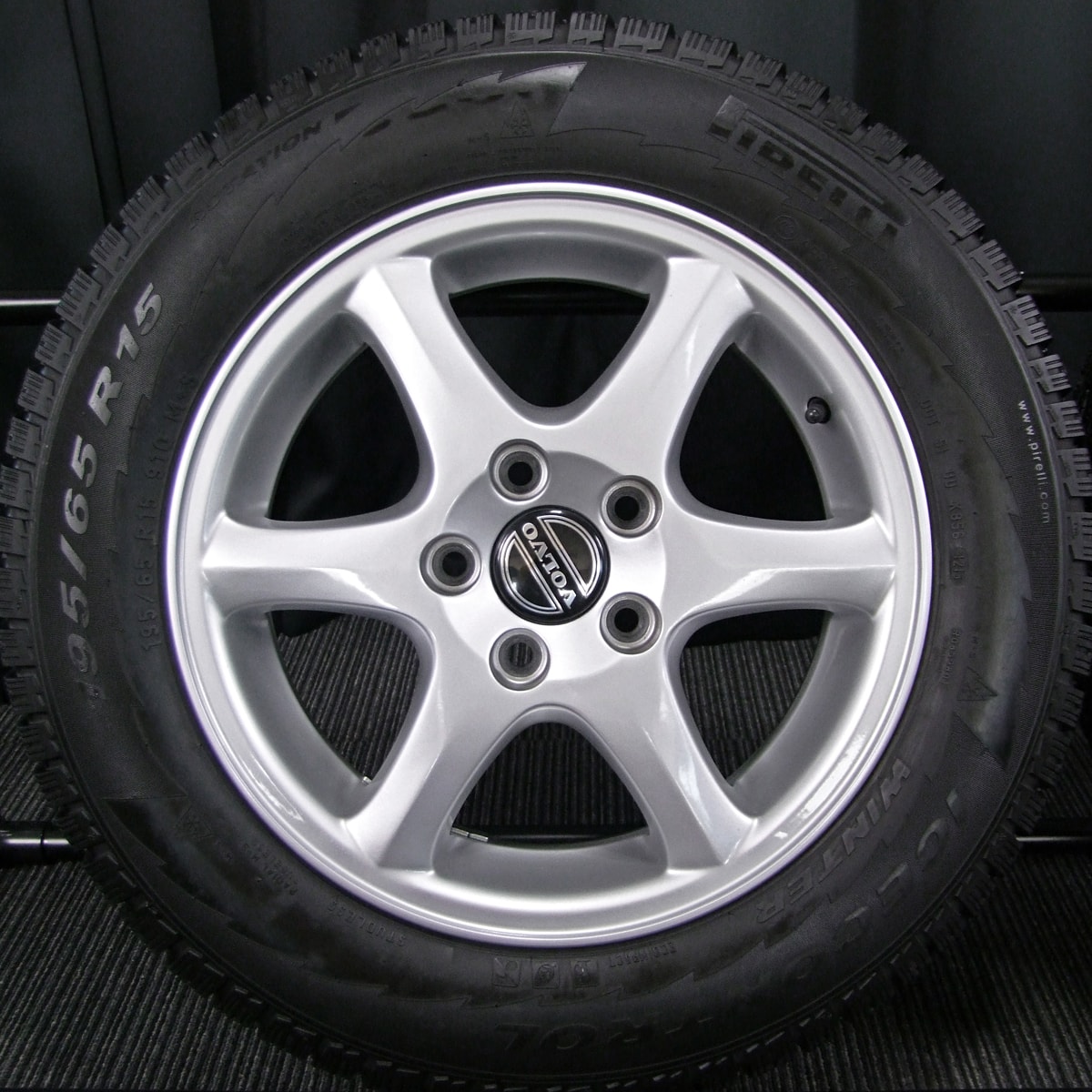 VOLVO (ボルボ) V70 純正 15×6.5J(+43)PCD108-5H シルバー PIRELLI