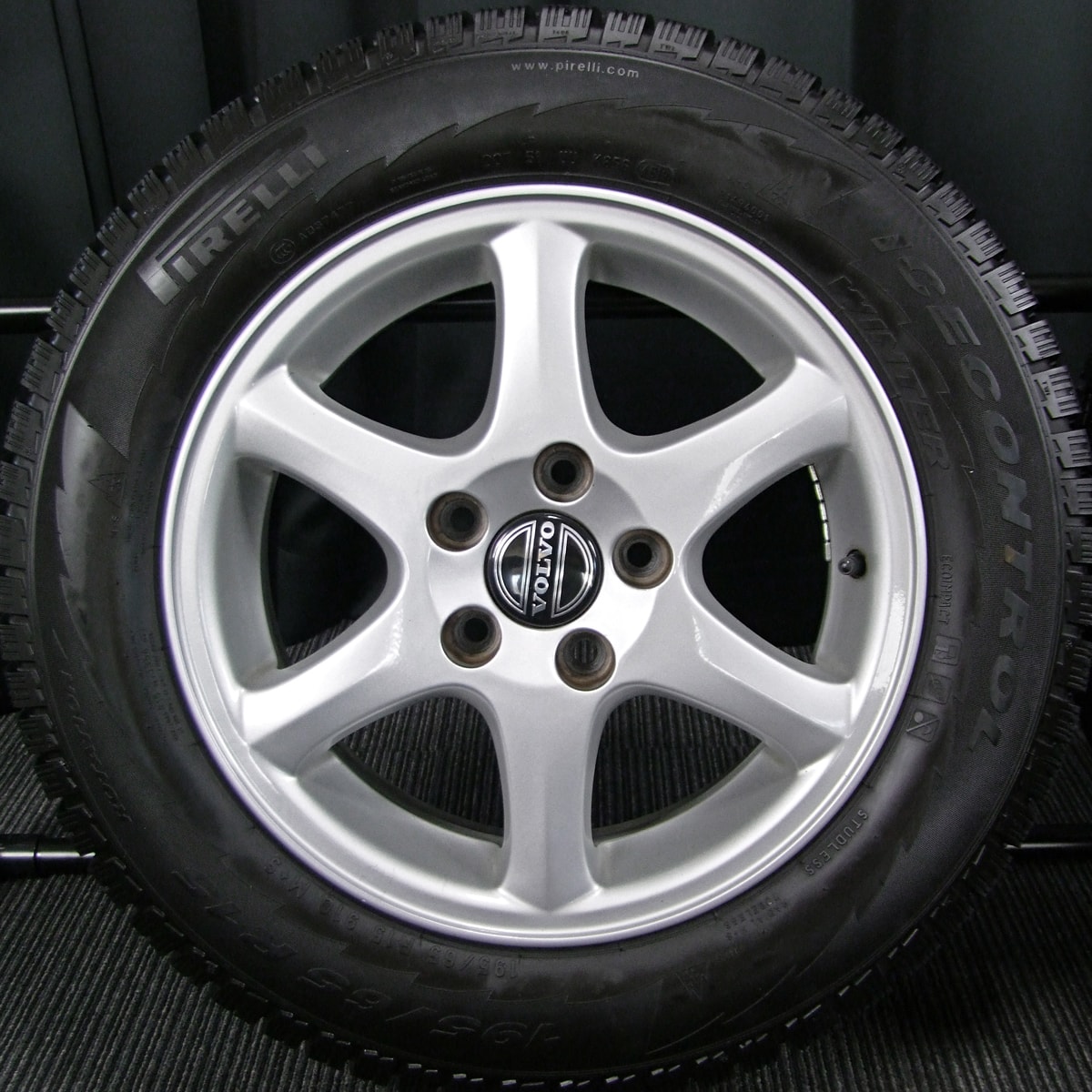 VOLVO (ボルボ) V70 純正 15×6.5J(+43)PCD108-5H シルバー PIRELLI