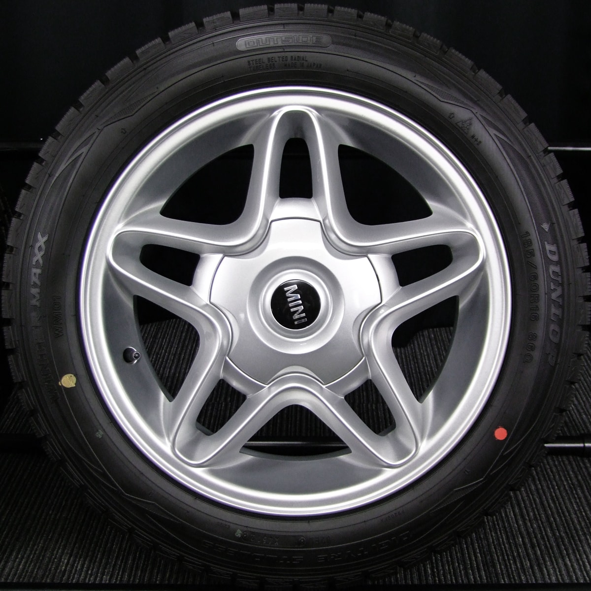 良品BMW MINI ミニ純正 195/55R16 2020年バリ山スタッドレス-