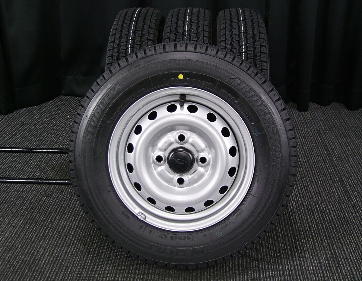 DAIHATSU (ダイハツ) HIJET-TRUCK (ハイゼットトラック) 純正 12×4J(+40)PCD100-4H 新車外し  シルバースチール BRIDGESTONE (ブリヂストン) W300 145R12LT 6PR 新品 スタッドレス タイヤホイール 4本  [12gsw013] | カートレード21