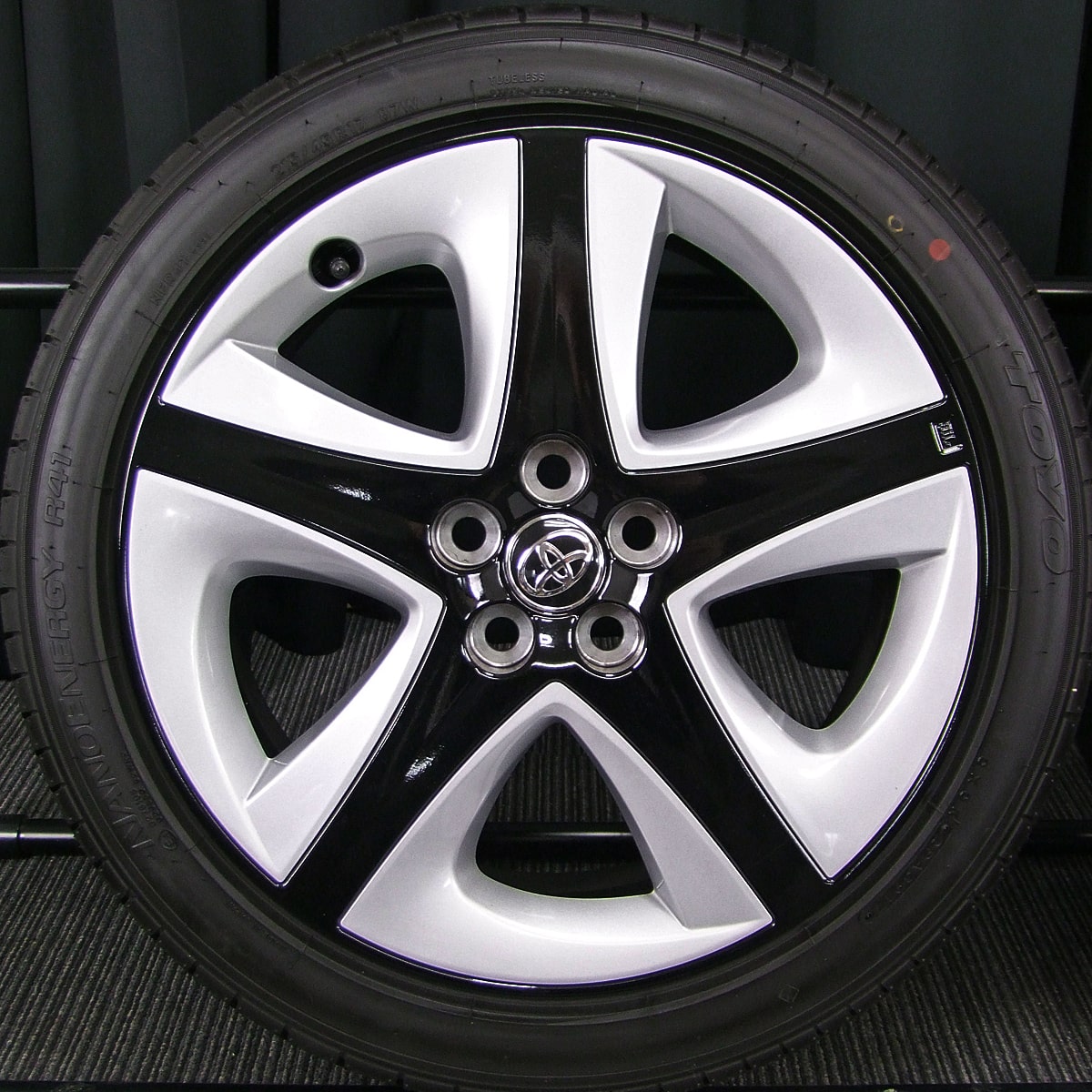 TOYOTA (トヨタ) PRIUS (プリウス) 純正 17×7J(+50)PCD100-5H ブラック