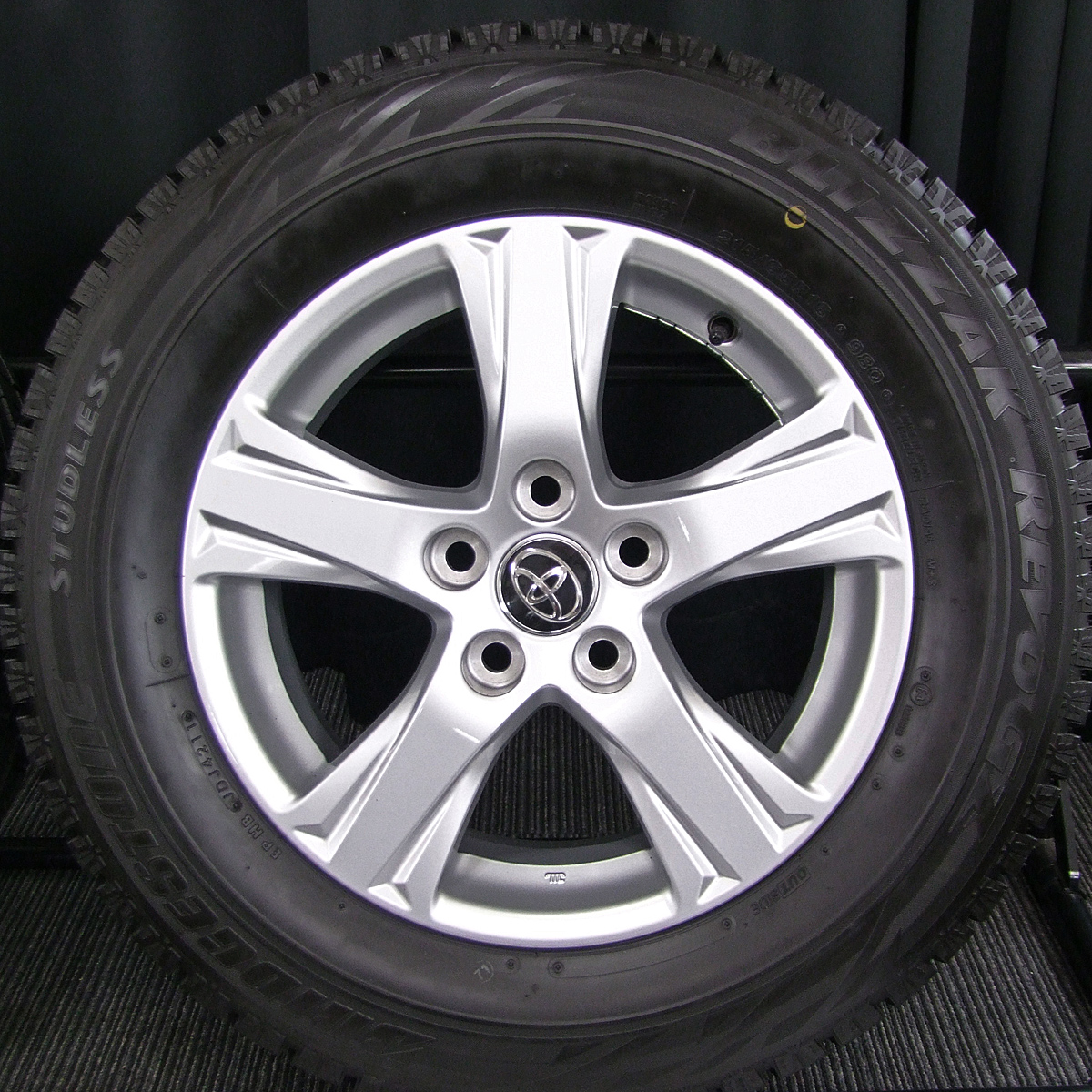 TOYOTA (トヨタ) VELLFIRE (ヴェルファイア)・ALPHARD (アルファード) 純正 16×6.5J(+33)PCD114.3-5H  シルバー BRIDGESTONE (ブリヂストン) BLIZZAK (ブリザック) REVO-GZ 215/65R16 中古 スタッドレス  タイヤホイール 4本 [16gaw068] | カートレード21