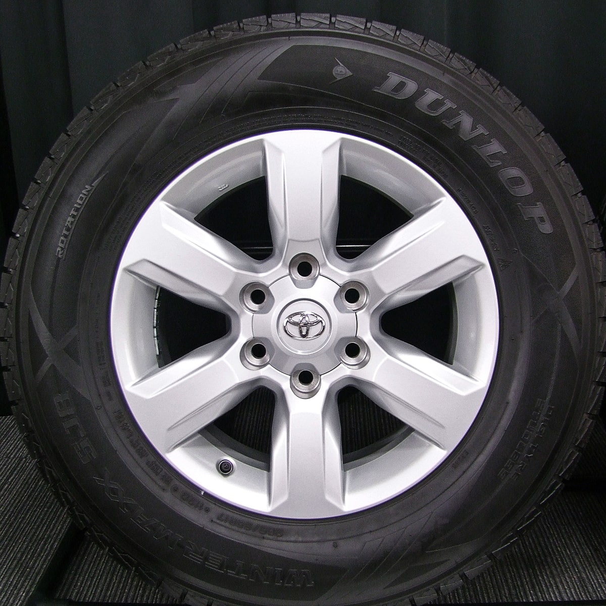 TOYOTA (トヨタ) LAND CRUISER PRADO (ランドクルーザープラド) 純正 17×7.5J(+25)PCD139.7-6H  新車外し シルバー DUNLOP (ダンロップ) WINTER MAXX (ウインターマックス) SJ8 265/65R17 中古 スタッドレス  タイヤホイール 4本 [17gaw032] | カートレード21