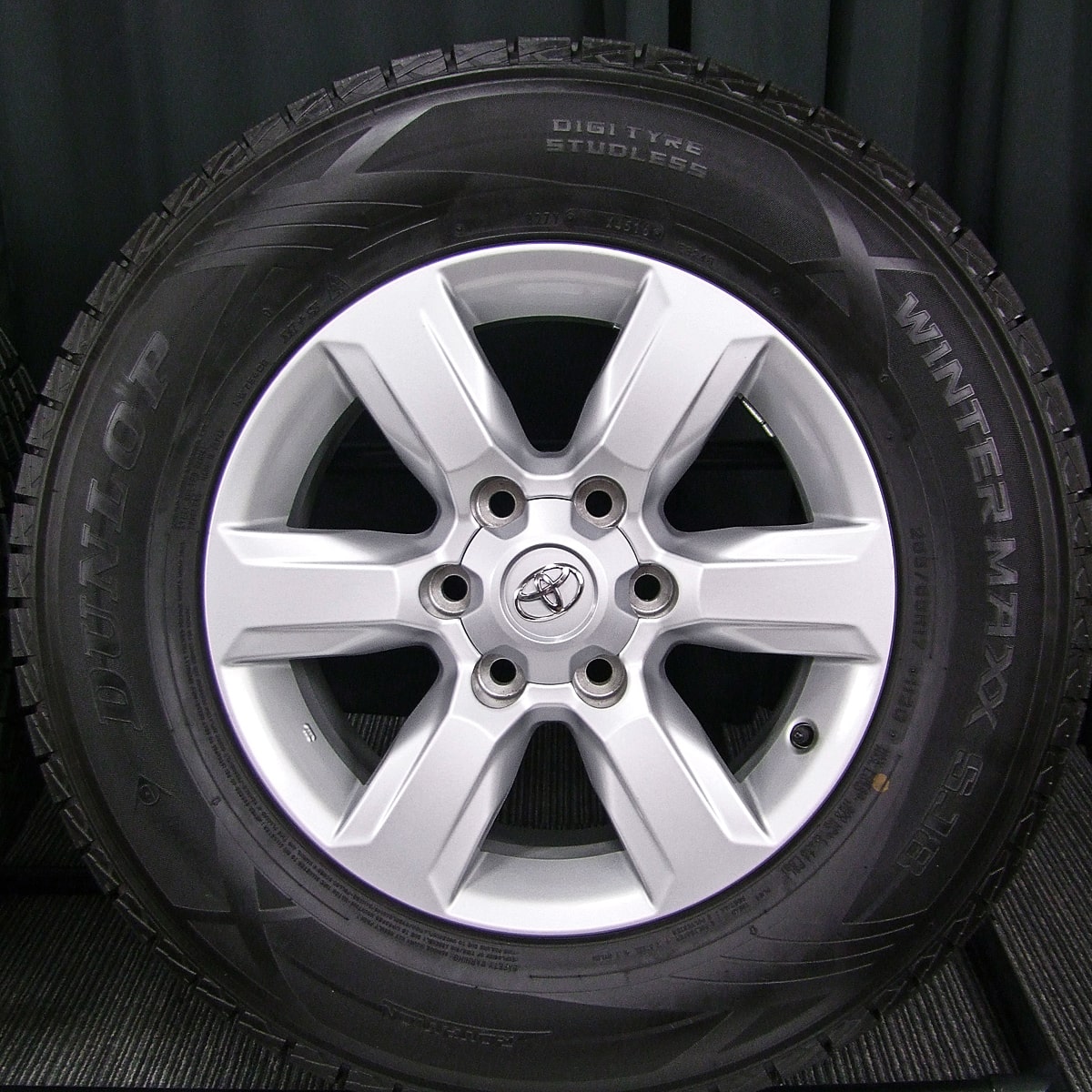 TOYOTA (トヨタ) LAND CRUISER PRADO (ランドクルーザープラド) 純正 17×7.5J(+25)PCD139.7-6H  新車外し シルバー DUNLOP (ダンロップ) WINTER MAXX (ウインターマックス) SJ8 265/65R17 中古 スタッドレス  タイヤホイール 4本 [17gaw032] | カートレード21