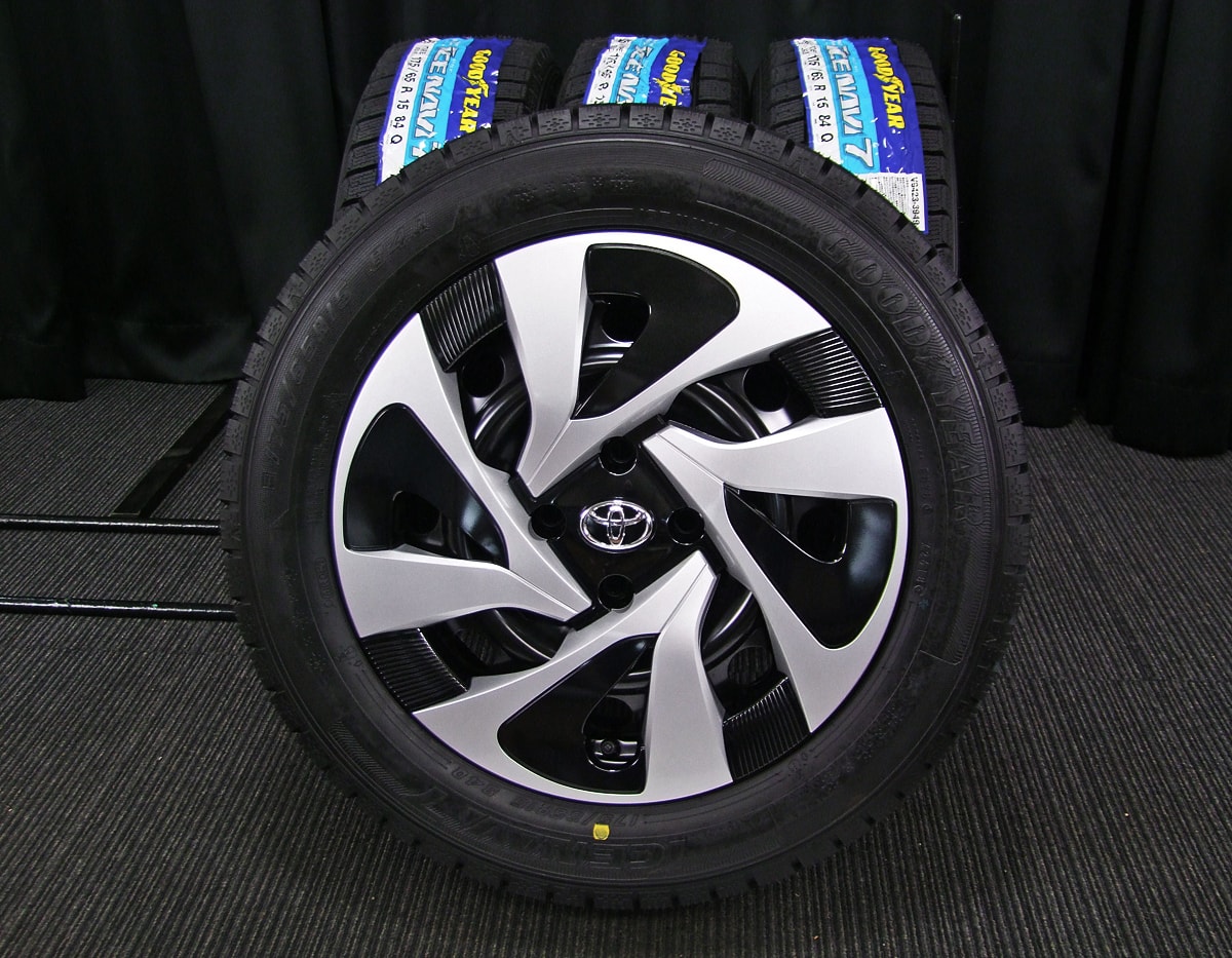 アクア　175/65R15 スタッドレスタイヤアルミホイール4本セット