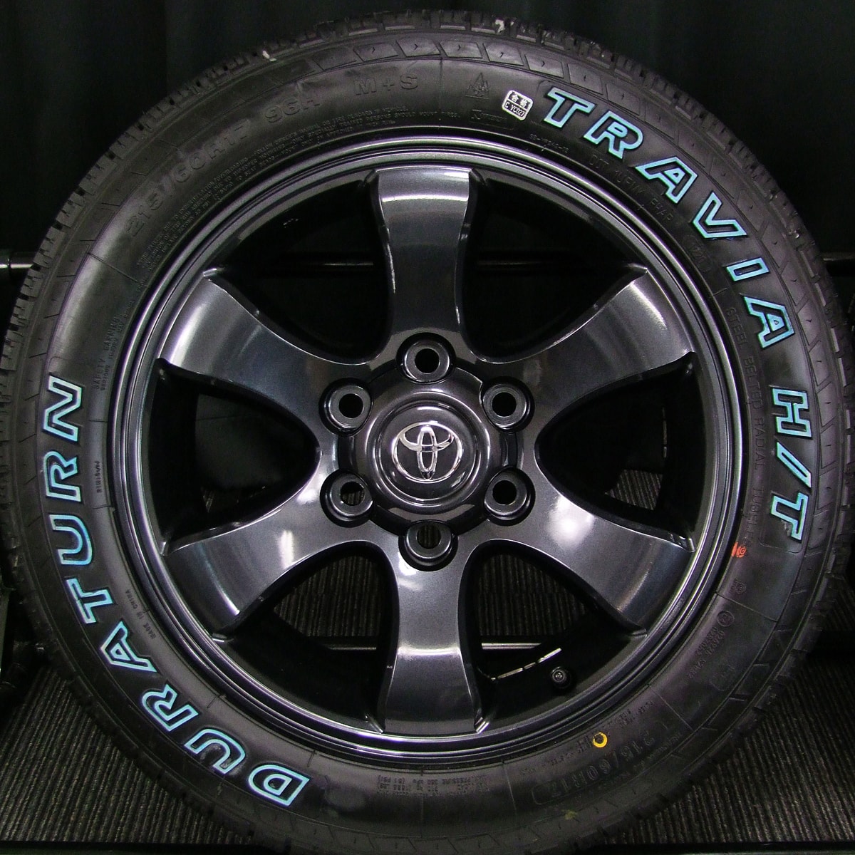 TOYOTA (トヨタ) LAND CRUISER PRADO (ランドクルーザープラド) 純正 17×7.5J(+30)PCD139.7-6H  リメイク ガンメタ DURATURN (デュラターン) TRAVIA (トラヴィア) H/T 215/60R17 中古 タイヤホイール 4本  [17gas035] | カートレード21