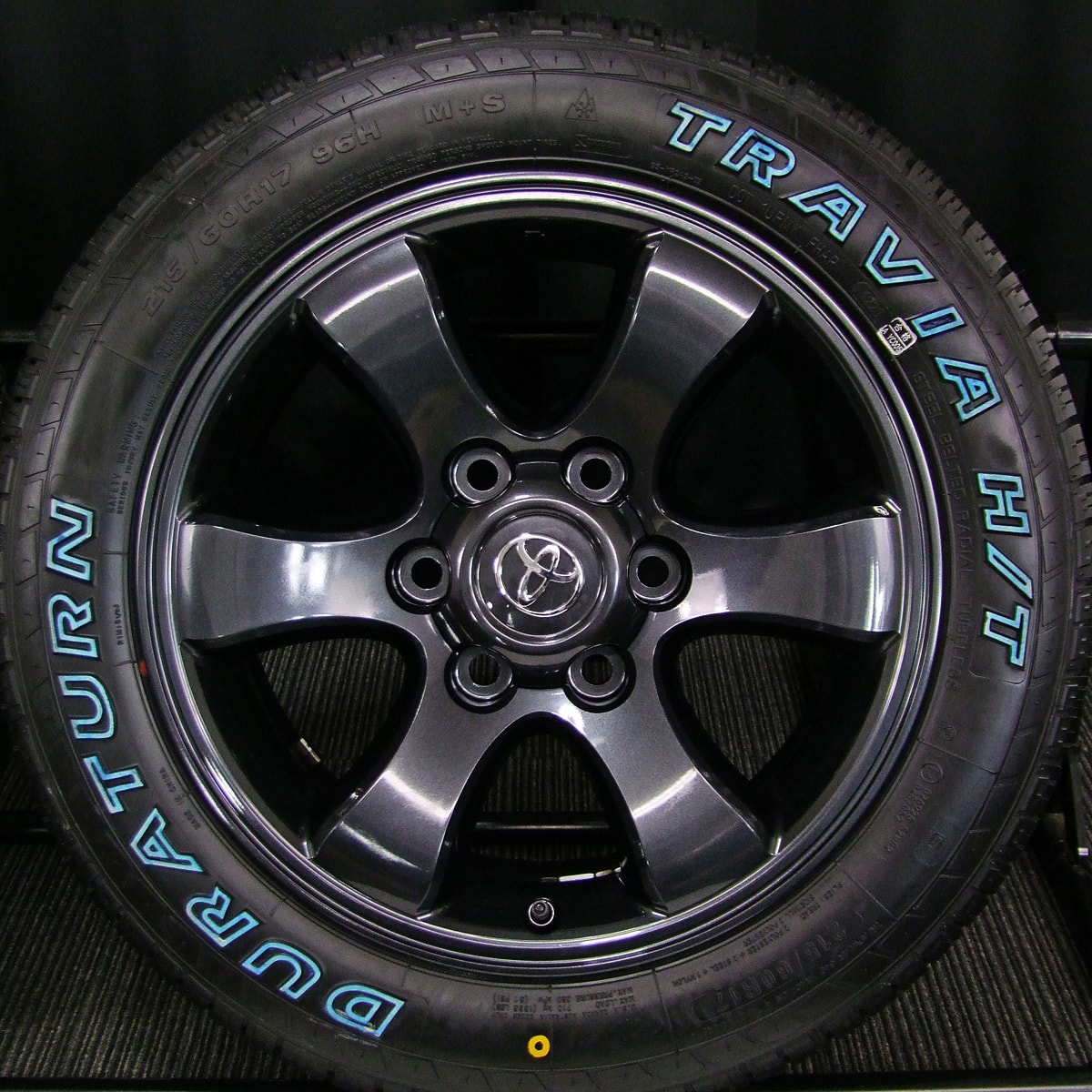 TOYOTA (トヨタ) LAND CRUISER PRADO (ランドクルーザープラド) 純正 17×7.5J(+30)PCD139.7-6H  リメイク ガンメタ DURATURN (デュラターン) TRAVIA (トラヴィア) H/T 215/60R17 中古 タイヤホイール 4本  [17gas035] | カートレード21