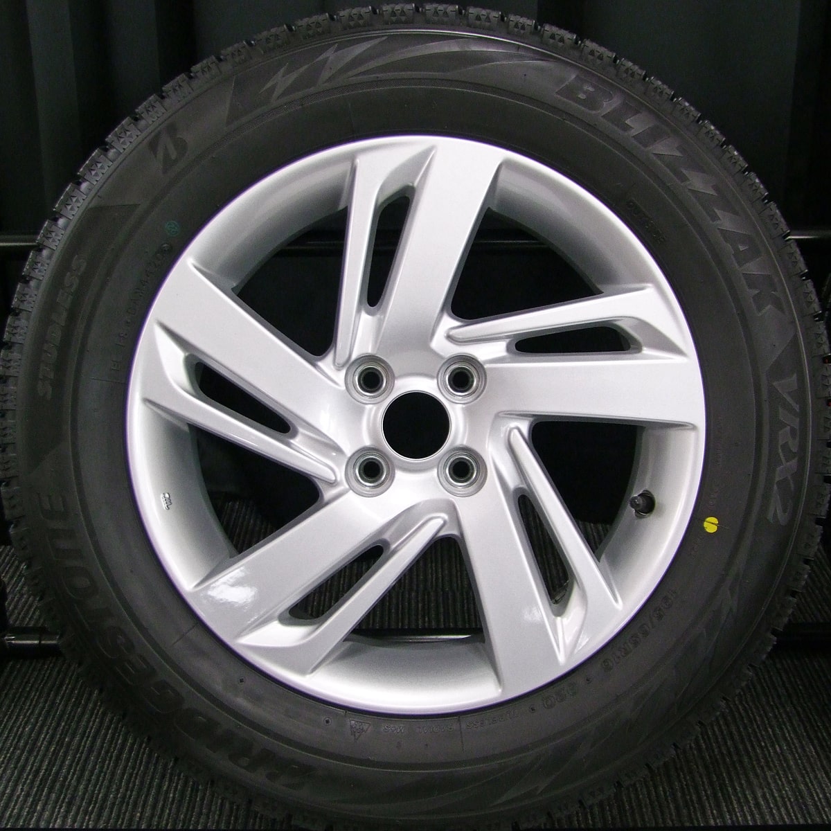 TOYOTA (トヨタ) RIZE (ライズ)・DAIHATSU (ダイハツ) ROCKY (ロッキー) 純正 16×6J(+40)PCD100-4H  新車外し シルバー BRIDGESTONE (ブリヂストン) BLIZZAK (ブリザック) VRX2 新品 195/65R16 スタッドレス  タイヤホイール 4本 [16gaw076] | カートレード21