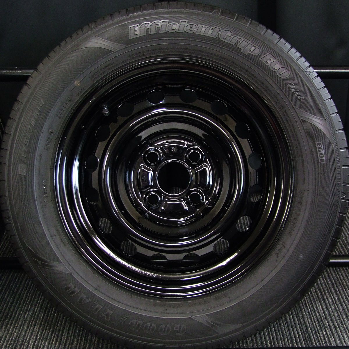 TOYOTA (トヨタ) Porte (ポルテ) 純正 14×5.5J(+33)PCD100-4H リペア ブラックスチール GOODYEAR ( グッドイヤー) EfficientGrip (エフィシェントグリップ) ECO EG01 175/70R14 中古 タイヤホイール 4本  [14gas044] | カートレード21