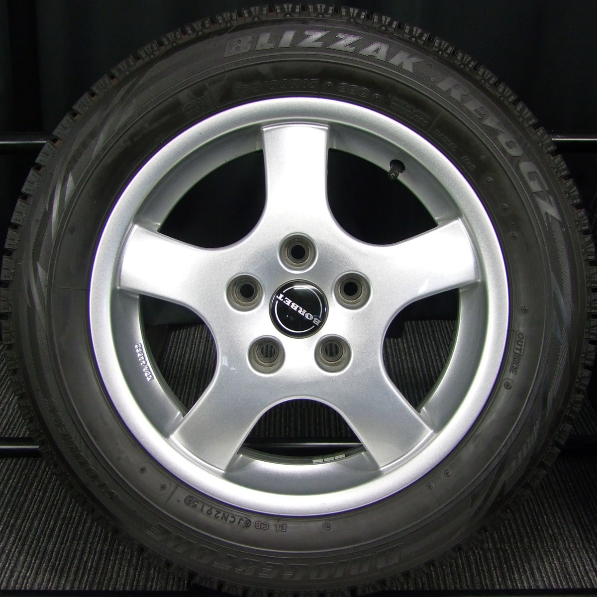 BORBET (ボルベット) type CB 15×6.5J(+40)PCD112-5H シルバー BRIDGESTONE (ブリヂストン)  BLIZZAK (ブリザック) REVO-GZ 195/60R15 中古 スタッドレス タイヤホイール 4本 [15taw183] | カートレード21