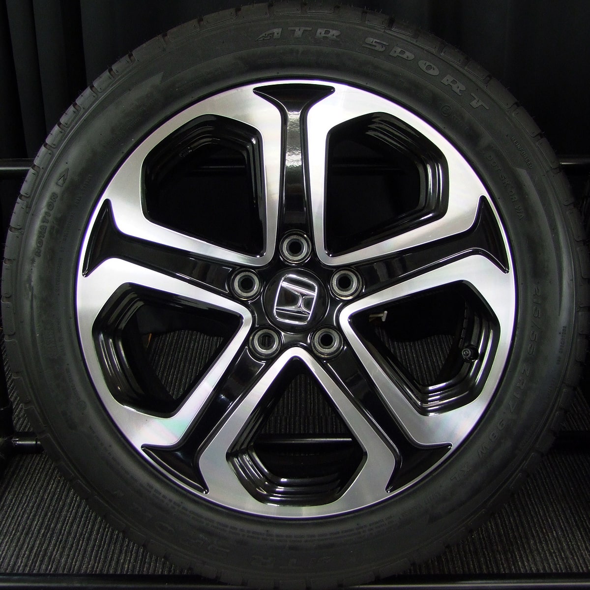 HONDA (ホンダ) VEZEL (ヴェゼル) HYBRID-Z (ハイブリッドZ) 純正 17×7J(+55)PCD114.3-5H 中古  ブラックu0026ポリッシュ ATR SPORT (ATRスポーツ) 新品 215/55ZR17 タイヤホイール 4本 [17gas041] |  カートレード21