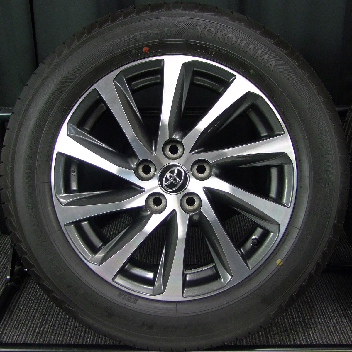 ▼シュナイダースタッグ 17x7J+38 114.3/5H 225/60R17セット エクストレイルアルファードヴェルファイア